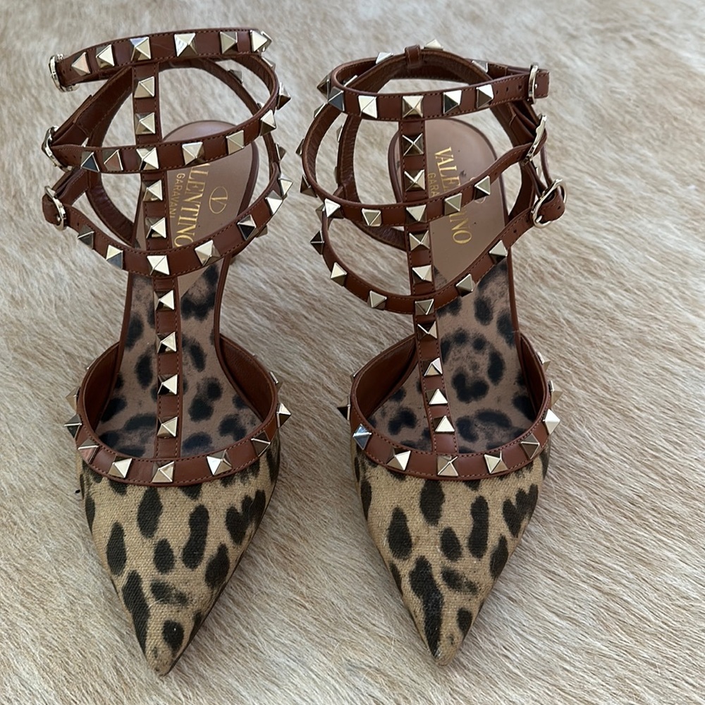 Valentino Rockstud Caged Pump